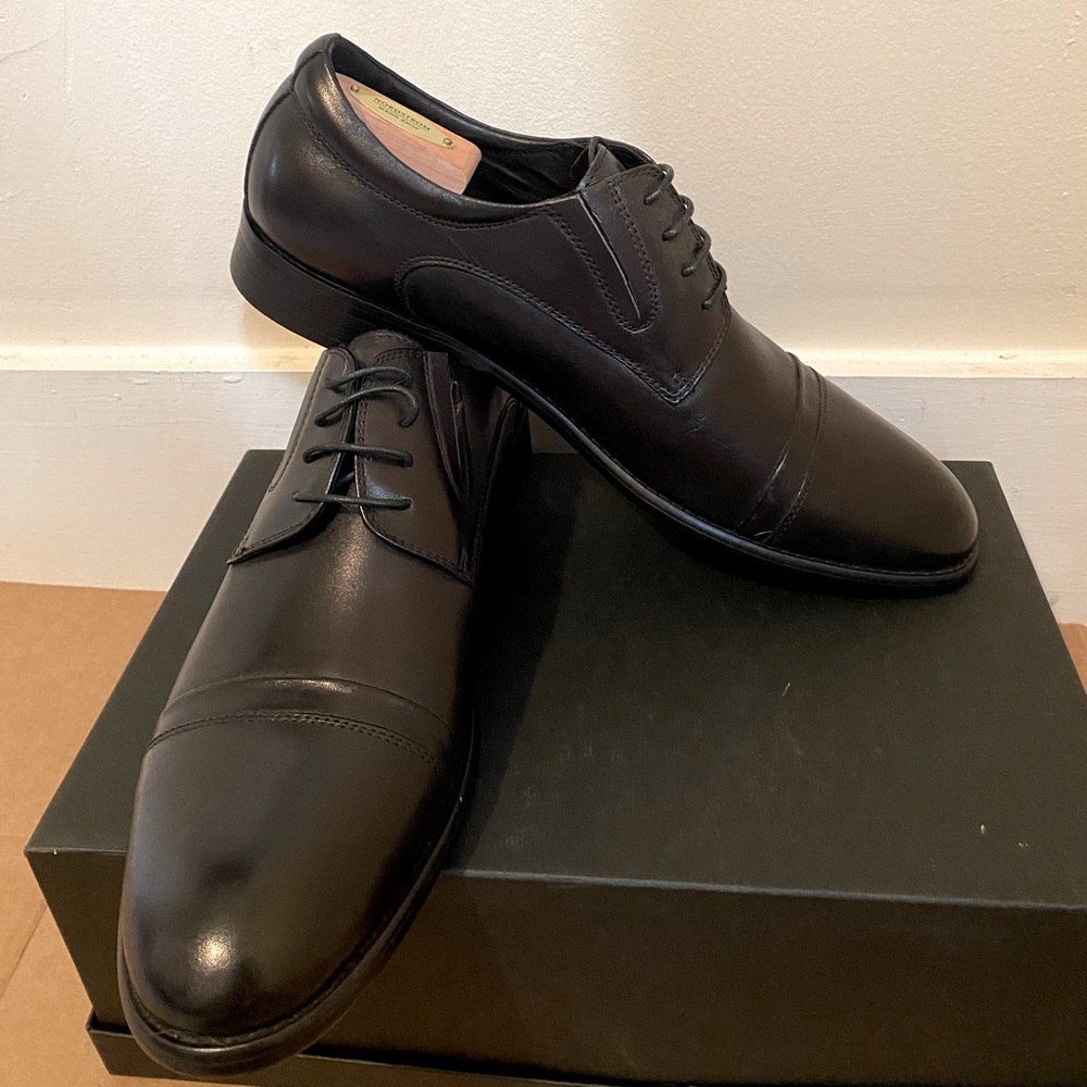Hart Schaffner Marx black leather cap toe Derbys